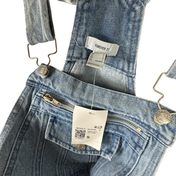 NWT Forever 21 Medium Light Wash Straight Leg Denim Jean Overalls Size Small - Picture 8 of 10